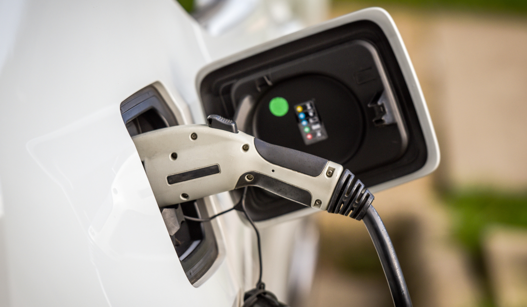 España triplica los plazos de puesta en funcionamiento de los puntos de recarga públicos frente a otros países europeos